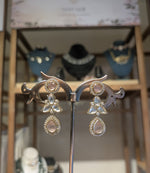 Load image into Gallery viewer, Traditional Kundan Earrings with Pearl Accents