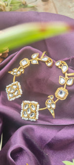 Load image into Gallery viewer, Signature Kundan Pearl Earcuff – Zevraat
