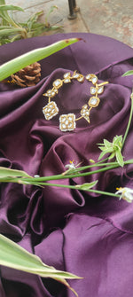 Load image into Gallery viewer, Signature Kundan Pearl Earcuff – Zevraat
