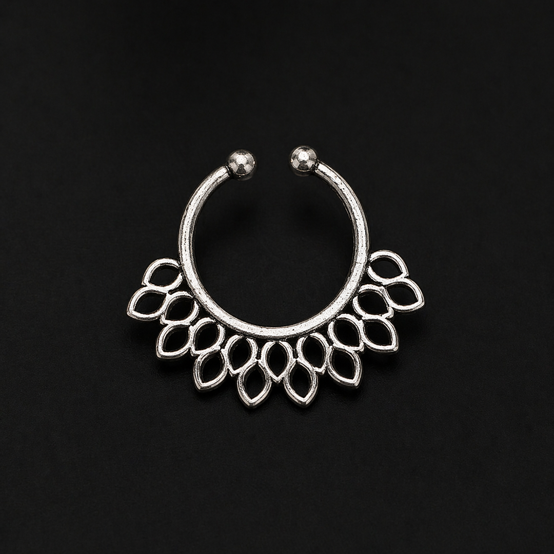 Minimal Oxidized Silver Leaf Septum Ring – Lightweight Everyday Nose Jewelry