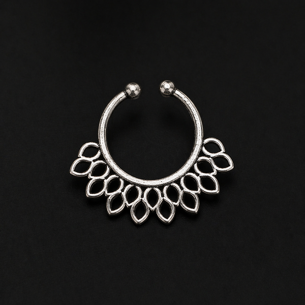 Minimal Oxidized Silver Leaf Septum Ring – Lightweight Everyday Nose Jewelry