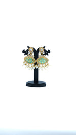 Load image into Gallery viewer, Elegant Jewellery Item 4
