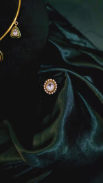 Load and play video in Gallery viewer, Hasli Radiant Green and Kundan Studded Golden Necklace Set!
