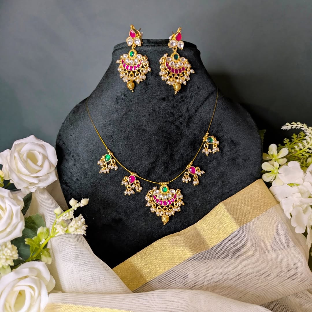 LightweightAntique-StyleKundanNecklace_JhumkaswhichisamusthaveforthisOnam_onamkunda0ab