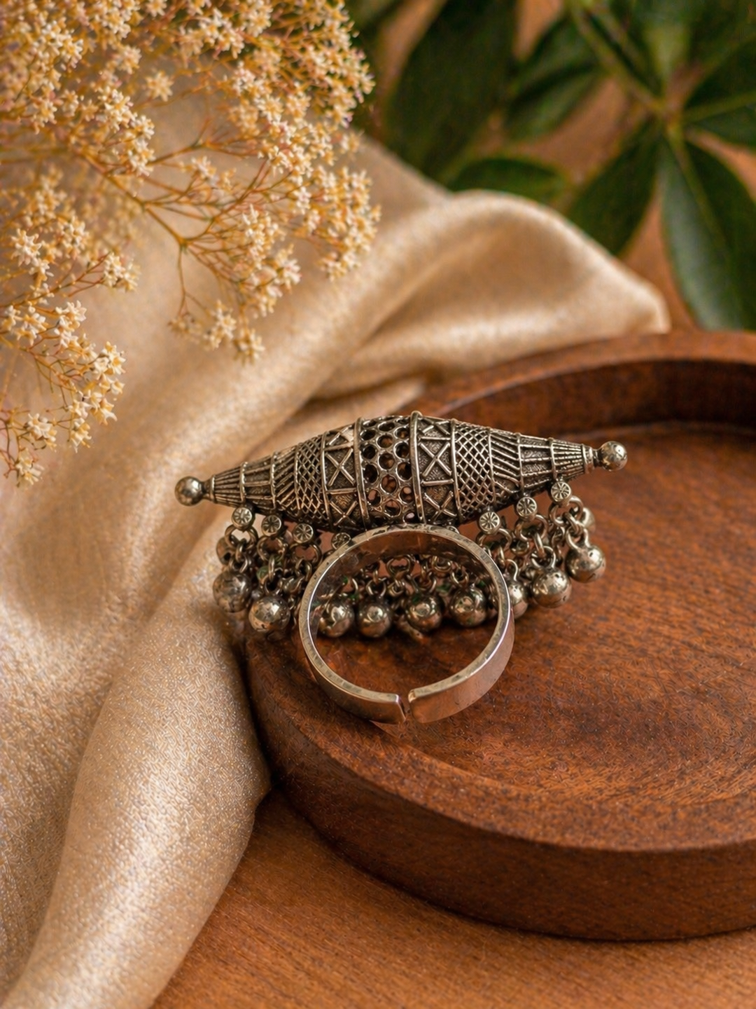 Oxidized_silver_statement_ring_with_ghungrooe353
