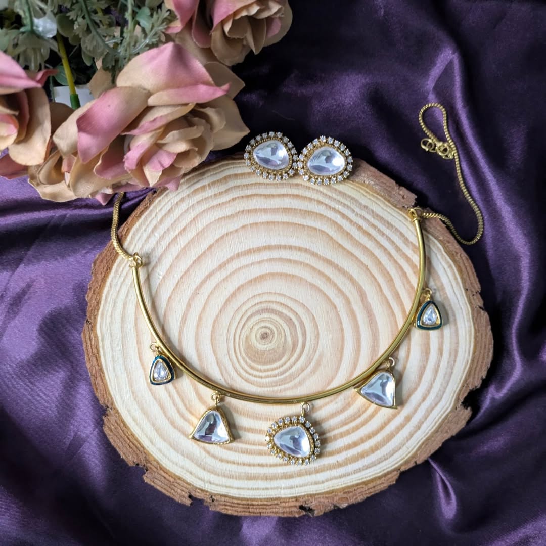 ShineinstylewiththishandcraftedKundanHaslionhighqualitybrass_classy_lightweightan_21368